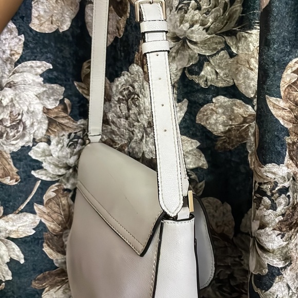 Guess white sling bag - Picture 3 of 8